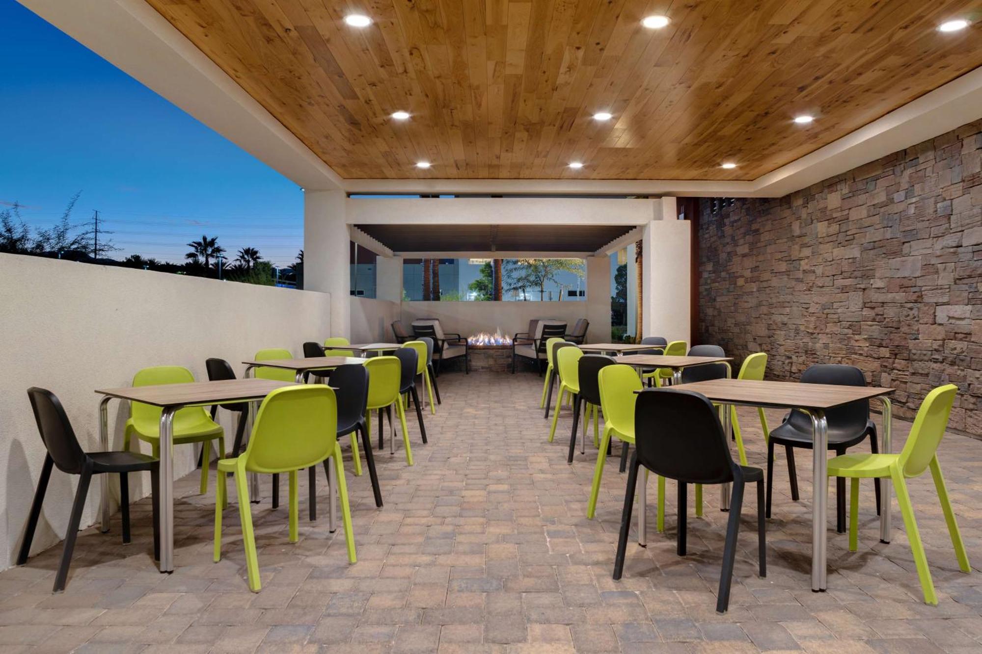 Home2 Suites By Hilton Las Vegas Southwest I-215 Curve Exterior photo